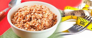 Porridge di grano saraceno e metro a nastro