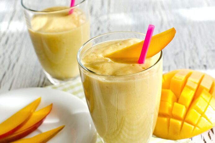 Frullato allo yogurt mango e arancia per dimagrire